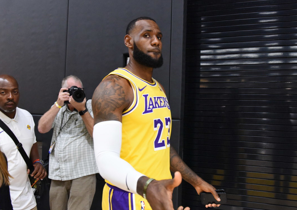 包含全明星赛赛前再迎强敌；底特律活塞复出首秀；主帅态度——悬念犹存；医务组通报恢复的词条-开云网站